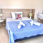 Governors Costas Apts * Гавернос-Бич