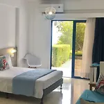 Governors Costas Apts Апартаменты Гавернос-Бич