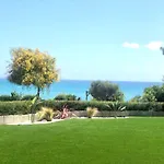 Governors Costas Apts * Гавернос-Бич