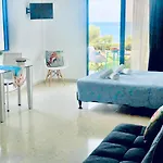 Governors Costas Apts