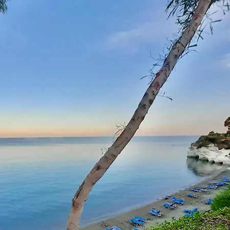 Governors Costas Apts