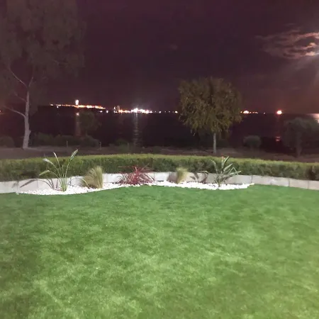 Governors Costas Apts Daire