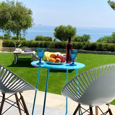 Governors Costas Apts Daire