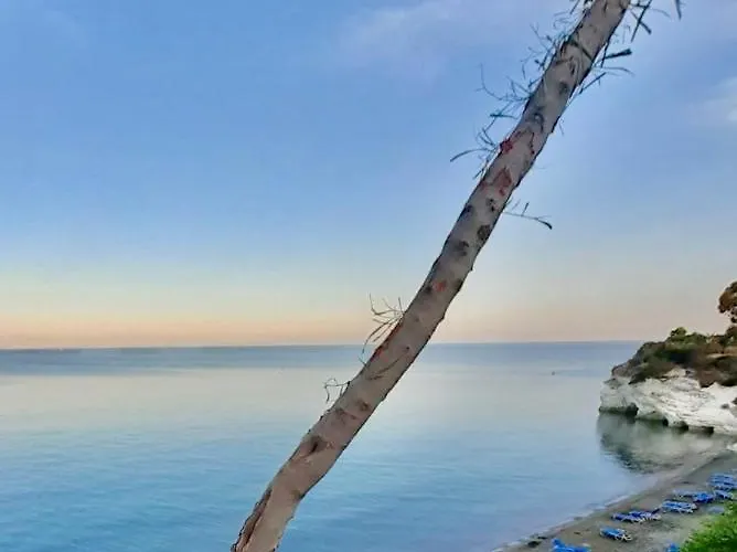 Governors Costas Apts