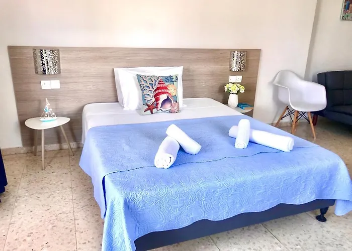 Governors Costas Apts * חוף גוברנור