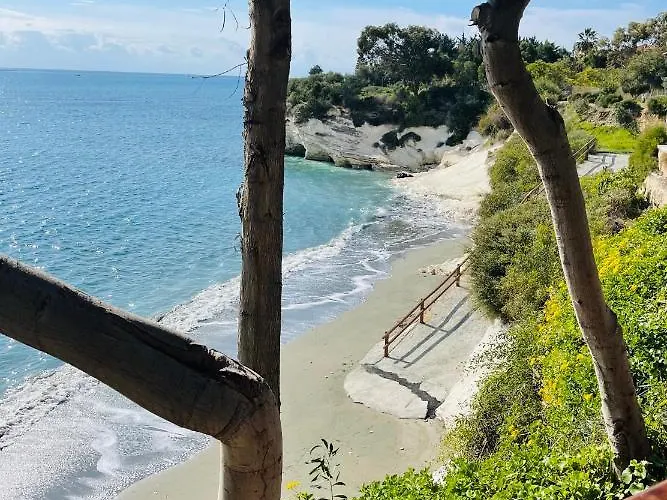 Governors Costas Apts *