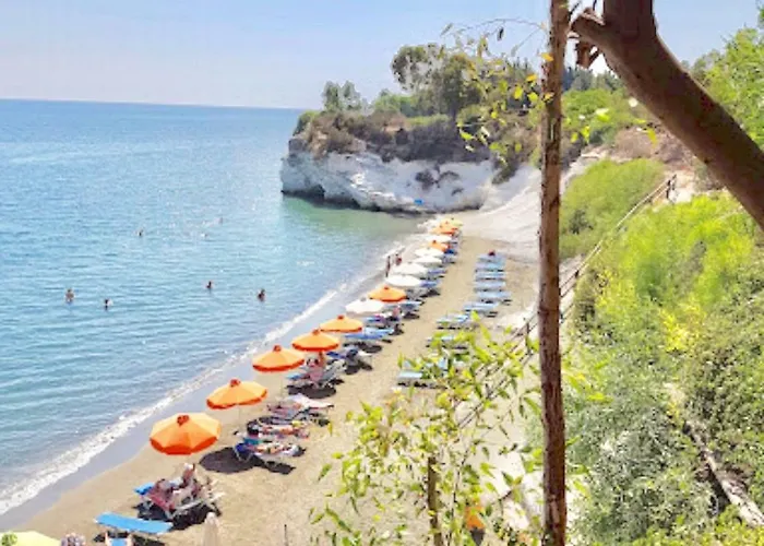 Governors Costas Apts アパート *