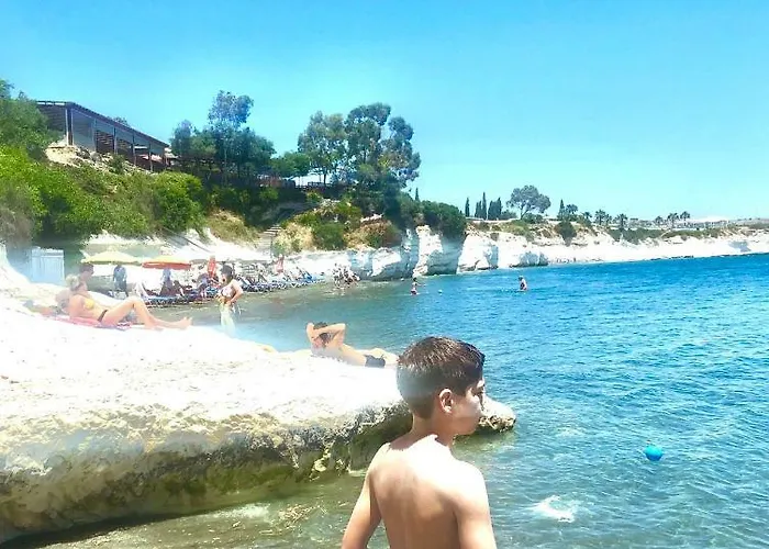 Governors Costas Apts アパート *