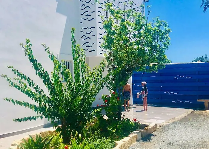 Governors Costas Apts アパート