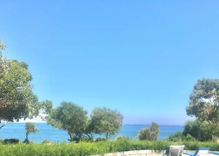 Governors Costas Apts דירה *