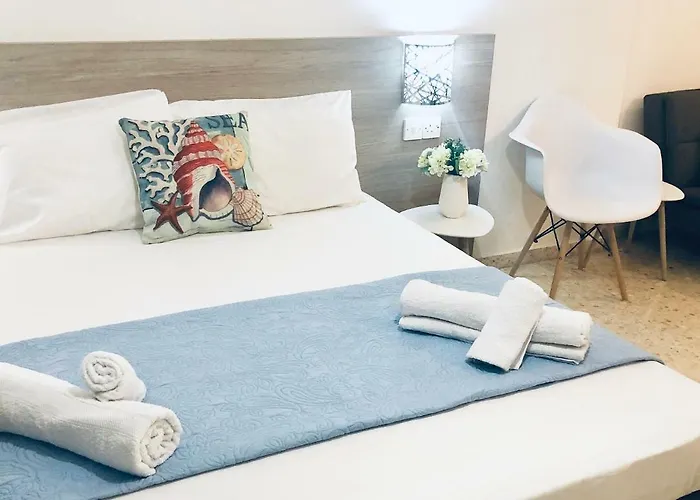 Governors Costas Apts アパート