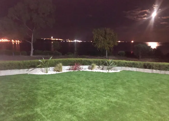 Governors Costas Apts アパート