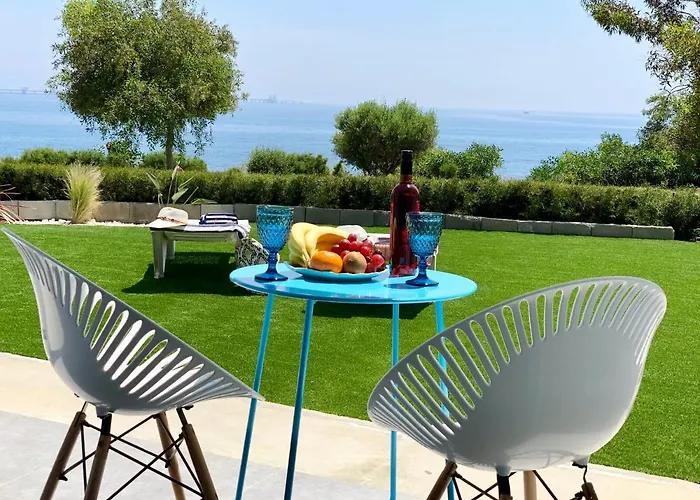 Governors Costas Apts アパート